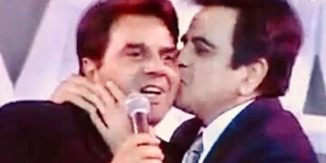 Dharmendra Is Remembering Dilip Kumar Passionately, Said- Brother, I Am Missing You – दिलीप कुमार को भावुक हो कर याद कर रहे हैं धर्मेंद्र, कहा