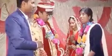 नशे में धुत दूल्हे राजा ने स्टेज पर पत्नी की जगह साली को पहना दी वरमाला, थप्पड़ों से ख़ूब हुई पिटाई