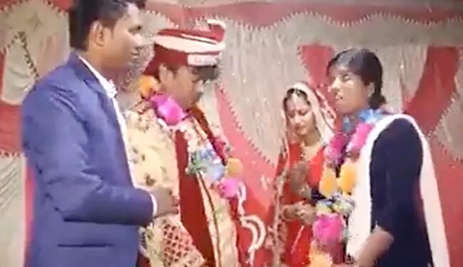 नशे में धुत दूल्हे राजा ने स्टेज पर पत्नी की जगह साली को पहना दी वरमाला, थप्पड़ों से ख़ूब हुई पिटाई