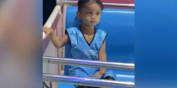 Child Sitting Alone On An Amusement Park Ride Internet Says Parenting Fail See Viral Video – पार्क में अकेले बैठकर झूला झूलते नज़र आया छोटा बच्चा, Video देख भड़के लोग, बोले