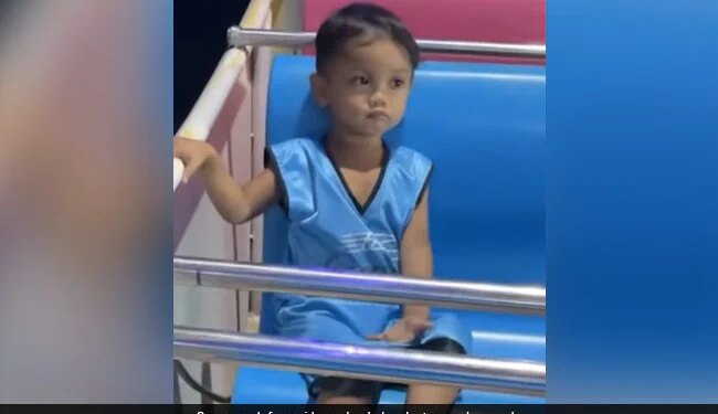 Child Sitting Alone On An Amusement Park Ride Internet Says Parenting Fail See Viral Video – पार्क में अकेले बैठकर झूला झूलते नज़र आया छोटा बच्चा, Video देख भड़के लोग, बोले