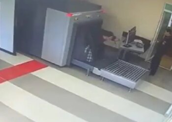 The Man Himself Entered The Security Machine With Luggage At The Airport, 66 Lakh People Watched The Video