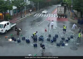 South Korean Beer Company Thanks Heroes Who Helped Clean Up Road After Bottles Spill