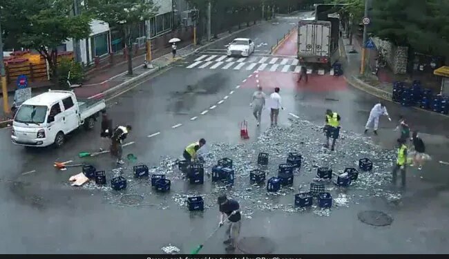 South Korean Beer Company Thanks Heroes Who Helped Clean Up Road After Bottles Spill