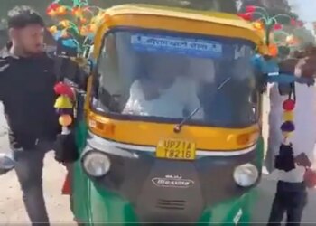 एक ऑटो रिक्शा है, जिसमें 1-2 नहीं बल्कि 27 लोग बैठे थे, पुलिस ने देखा तो होश उड़ गए