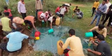 छत्तीसगढ़ में मिला 'डीज़ल का तलाब', फ्री में लोग स्टोर कर रहे हैं तेल, आख़िर क्या है असली मामला?