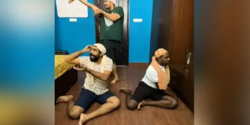 Funny Dance Video Of 3 Men Dancing To Aishwarya Rai Song Barso Re Has Over 21 Million Views Internet Says Hilarious – दोस्तों ने मिलकर बरसो रे मेघा…गाने पर किया फनी डांस, हंसी नहीं रोक पा रहे लोग, बोले