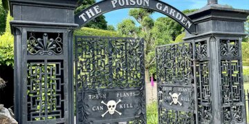 Poison Garden Has More Than 100 Dangerous Plants Photo Viral Know About Shocking Truth