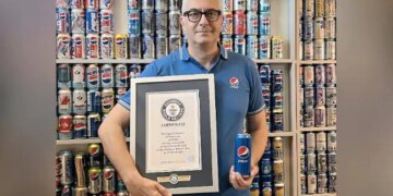 Italian Man Sets Guinness World Record By Holding More Than 1200 Pepsi Cans