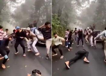 A Group Of Friends Dances On Road Video Goes Viral | Dosto Ki Masti Ka Video Viral | Group Of Friends Dances On Road Viral Video
