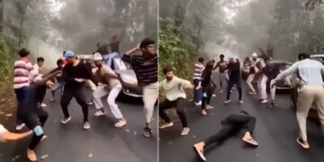 A Group Of Friends Dances On Road Video Goes Viral | Dosto Ki Masti Ka Video Viral | Group Of Friends Dances On Road Viral Video