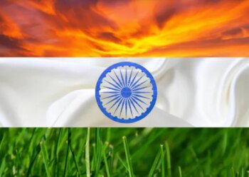 Happy Independence Day 2022: स्वतंत्रता दिवस पर अपनों को भेजें देशभक्ति से भरे ये शुभकामनाएं और संदेश