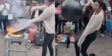 Girl Was Making Noodles While Dancing On Road Waved The Pan In The Air Watch Shocking Video