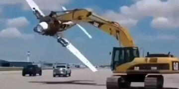 Crane Lifted The Plane And Then Flew It In The Air Then What Happened Next See Funny Viral Video