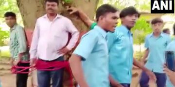 After Failing In The Examination, The Students Beat Up The Teachers By Tying Them To The Tree, The Video Went Viral