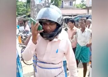 Tired Of Black Marketing Of Manure, Farmers Tied The Agricultural Advisor To A Pole In Bihar, Watch Video