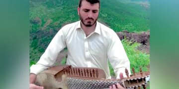 Pakistani Rabab Artist Plays Jan Gan Man On 75th Independence Day And The Video Goes Viral