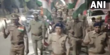 Uttar Pradesh Police Personnel Took Out A Tiranga Yatra Last Night Danced To Patriotic Songs In Moradabad – यूपी में पुलिस कर्मियों ने निकाली तिरंगा यात्रा, देशभक्ति गानों पर झूमकर किया डांस