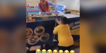 Little Boy Fights Turkish Ice Cream Seller During Fun Trick See What He Did In Viral Video