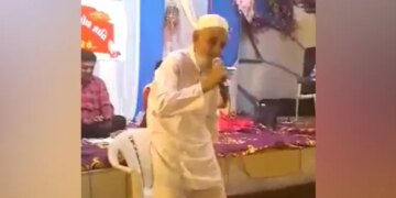 Mukhtar Abbas Naqvi Was Mesmerized By The Voice Of This Elder, Said- Salute To This Passion Of My Hindustan – इस बुजुर्ग के सुर से मंत्रमुग्ध हुए मुख्तार अब्बास नक़वी, कहा