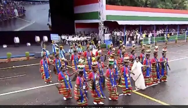 Mamta Banerjee Dances With Folk Artists At Independence Day Celebrations, Watch VIDEO