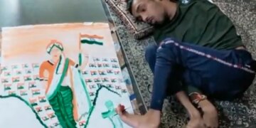 भारत माता की ये तस्वीर है खास, देखें दिव्यांग कलाकार की अनोखी कलाकारी