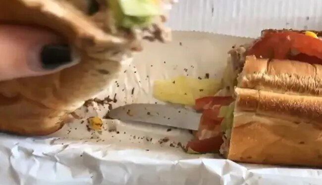 The Restaurant Was Given To A Pregnant Woman With A Knife In A Sandwich, A Creepy Video Shared On The Internet