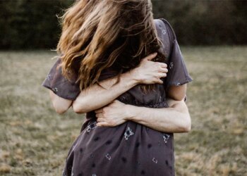 Woman Ribs Broken After Male Colleague Tightly Hug Her In China