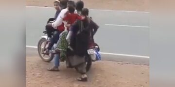 7 People Ride On A Bike, People Said – Where Was Such Talent Hidden, Get Them Paraded – एक बाइक पर 7 लोगों ने की सवारी, लोगों ने कहा