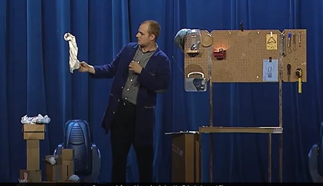 बेल्जियम के जादूगर ने कागज से दिखाया हैरतअंगेज जादू, नहीं होगा खुद की ही आंखों पर यकीन