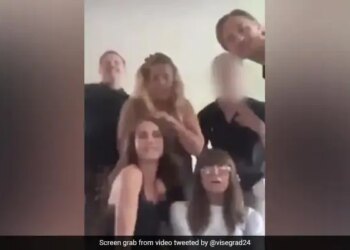 Finlands PM Sanna Marin Dances Fiercely With Friends At The Party, The Video Goes Viral