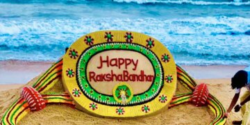 Sudarsan Pattnaik Creates Beautiful Rakhi Art On Puri Beach Wishes Raksha Bandhan 2022