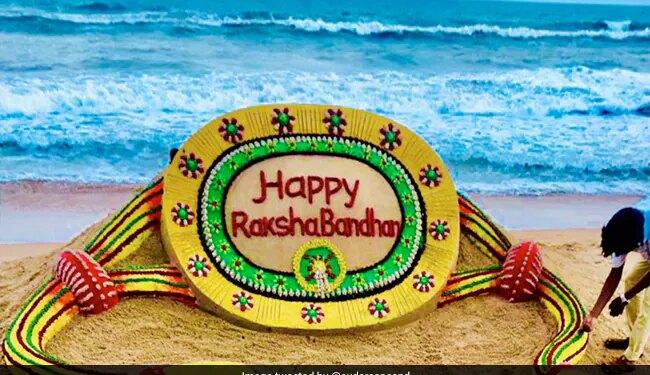 Sudarsan Pattnaik Creates Beautiful Rakhi Art On Puri Beach Wishes Raksha Bandhan 2022