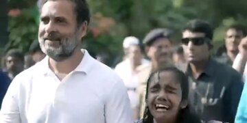 Bharat Jodo Yatra: Rahul Gandhi को देख भावुक हुई लड़की, गले लगकर फूट-फूट कर रोई