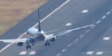 The Airplane Was Stuck In The High Winds, Was Staggering Before Landing In The Runway, Then A Miracle Happened!