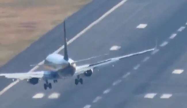 The Airplane Was Stuck In The High Winds, Was Staggering Before Landing In The Runway, Then A Miracle Happened!