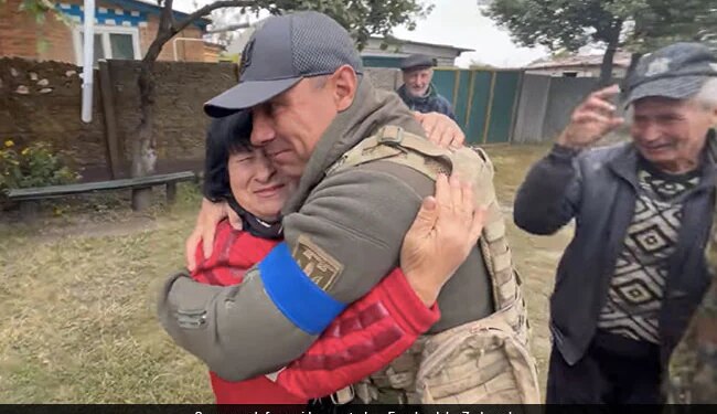 Ukrainian Soldier Reunites With His Mother After Six Months Of Russian Occupation Watch Viral Video