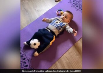 Viral Video Kid Scoring Goal Before Learning How To Walk Has A Skill Since Birth – Viral Video : चलने से पहले, गोल मार रहा ये बच्चा, कारनामा देख दांतों तले दबा लेंगे उंगली…