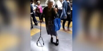When The Metro Was Late, Grandmother Danced Fiercely At The Station Itself, People Said – Amma Blew Her Neck At This Age – मेट्रो देर होने पर दादी मां ने स्टेशन पर ही किया जमकर डांस, लोगों बोले