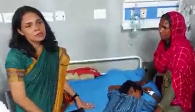 Ek IAS Aisa Bhi: Roshan Jacob Cried Seeing The Injured Child, Said- I Will Save The Child In Any Case – एक IAS ऐसा भी: घायल बच्चे को देख रो पड़ीं रोशन जैकब, कहा