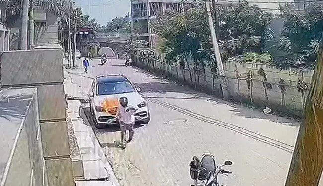 Angry Worker Set Mans Mercedes On Fire, Video Went Viral On All Social Media Platforms