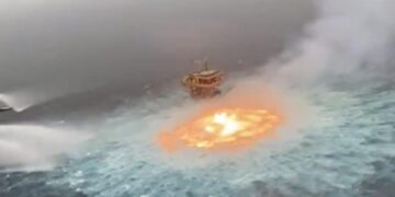 Old Video Shows Fire Raging In The Middle Of The Ocean Near Mexico | Video Showing Bright Orange Flames Raging On The Surface Of The Sea Is Going Viral