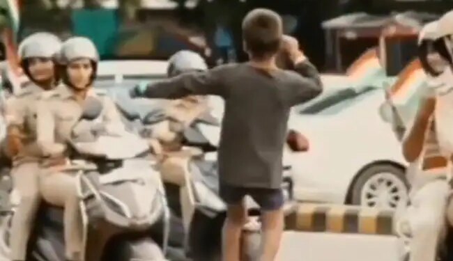 Seeing The Police Carrying The Tricolor, The Child Started Dancing With Joy, Got A Lovely Smile In Return!
