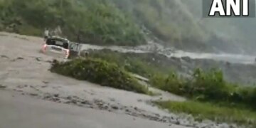 Arunachal Pradesh Heavy Rain: Scorpio Car Washes Away After Flash Floods In Arunachal Pradesh Chiputa Village | Car Swept Away By Flash Floods In Arunachal Pradesh