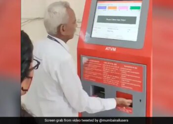Man Was Doing Too Fast Work Video Viral: Indian Railway Employee Prints Tickets Faster Than You Can Blink Video Goes Viral