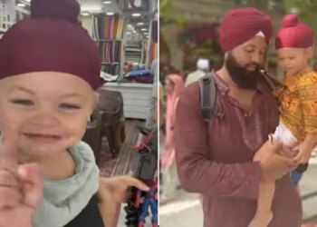 VIDEO OF AFRICAN FATHER SON DUO GETTING TURBANS AT GOLDEN TEMPLE | African Father And Son Get Matching Turbans In Amritsar