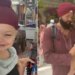 VIDEO OF AFRICAN FATHER SON DUO GETTING TURBANS AT GOLDEN TEMPLE | African Father And Son Get Matching Turbans In Amritsar