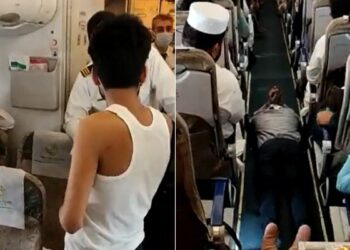 पाकिस्तानी फ्लाइट में पैसेंजर का हंगामा, कपड़े खोले, खिड़कियों पर मारे मुक्के, लोगों हुए परेशान
