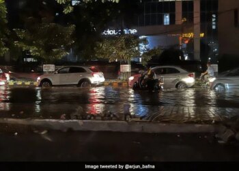 Gurugram Is Flooded Heavy Rains Waterlogged On Roads Memes Goes Viral On Twitter With Pictures And Videos – गुरुग्राम में भारी बारिश से जलभराव, सोशल मीडिया पर Memes की बरसात, लोग बोले