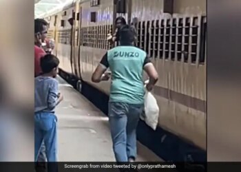 Dunzo Agent Running Behind Train To Deliver Package To Passenger Wins Internet See Video Viral